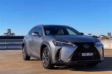 2021 Lexus UX 200 F Sport (car review)