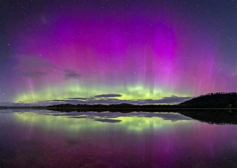 The colours of the polar aurora