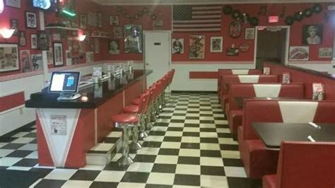 FAMOUS 50’S DINER, Bridgeport - Ristorante Recensioni, Numero di ...