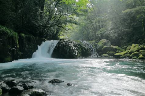 A mini waterfall in Kikuchi-shi, Kumamoto Prefecture, Japan [2048×1365] Photographed by Cate ...