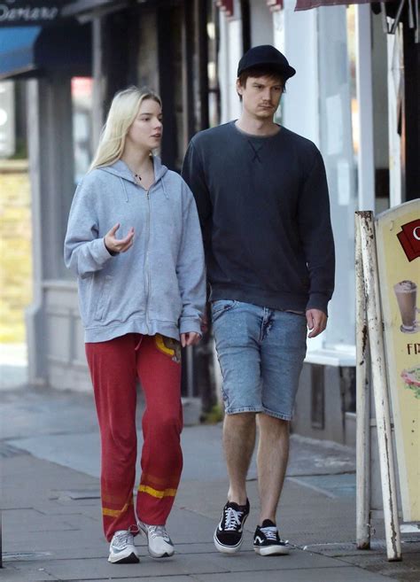 Anya Taylor-Joy in a Gray Hoody Was Seen Out with Her Boyfriend Ben ...