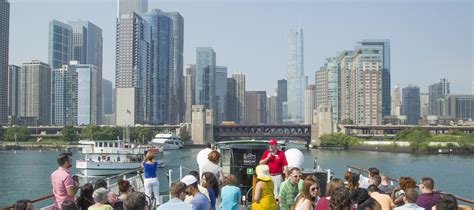 Chicago River Cruise Tour | Chicago's First Lady