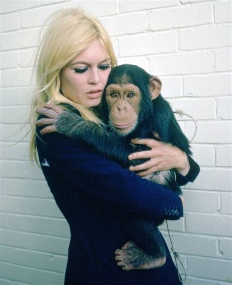 Brigitte Bardot > Les Néréides loves animals