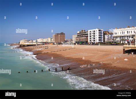 Worthing beach and seafront to the west of the pier Stock Photo - Alamy