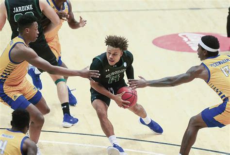 University of Hawaii basketball team prepares for battle in the paint ...