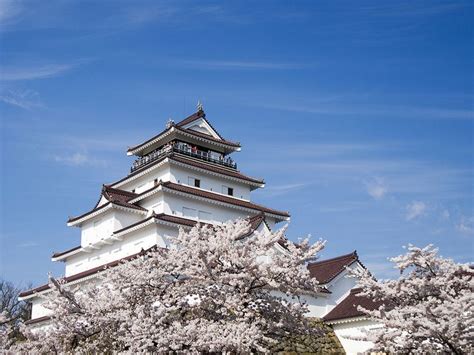 鶴ヶ城 Tsuruga Castle | Japanese castle, Asian architecture, Japan