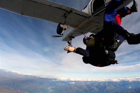 Ted Ralphs » Skydiving Lake Wanaka