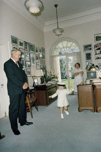 36 Stunning Color Photos Of The Kennedy White House