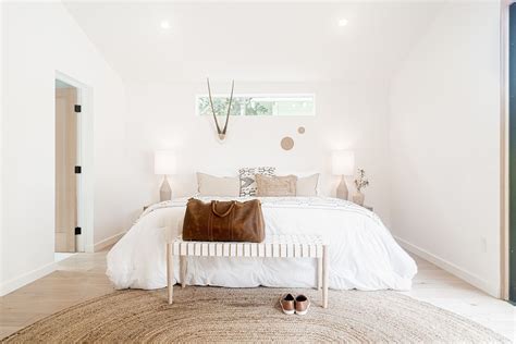 32 White Bedroom Ideas For a Cozy Escape