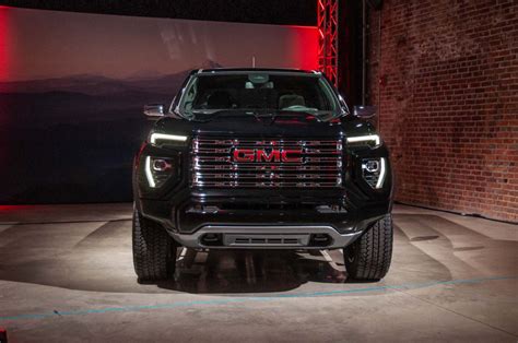 2023 GMC Canyon gets bigger, faster, more expensive