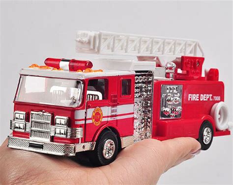 Red / White Kids Scaling Ladder Diecast Fire Truck Toy [TA05T004 ...