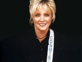 Connie Smith biography, birth date, birth place and pictures