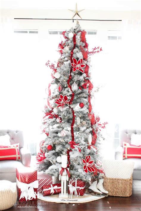 Classic Red and White Christmas Tree Decorating Ideas