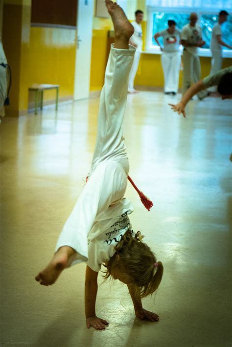 Capoeira girl-2 | Daniel Kulinski | Flickr