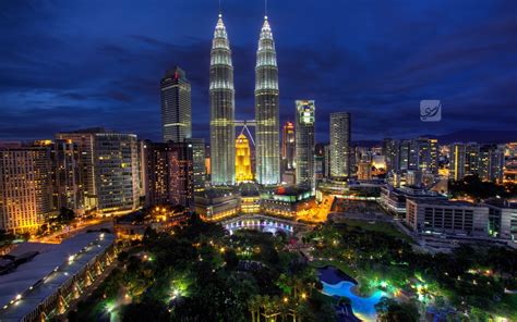 Download Malaysia Kuala Lumpur Man Made Petronas Towers Wallpaper