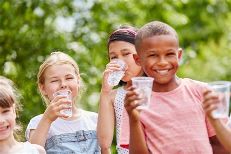 How to encourage your child to drink water | Randburg Sun