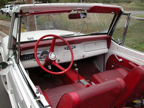 Jeepster Commando convertible interior