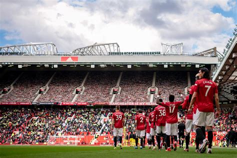 Man Utd ready to welcome fans back in 2021/2022 after Premier League ...