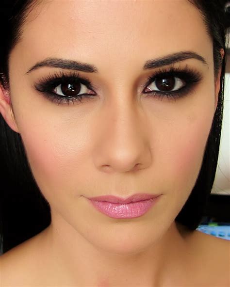 Kim Kardashian Makeup Tutorial - Elizabeth Breton