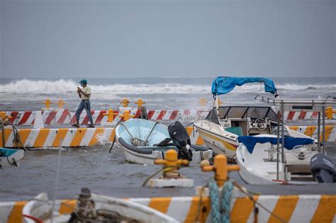 Hurricane Grace intensifies as Category 3 storm as it nears Mexico