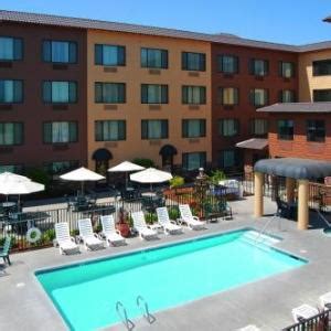 Chico Hotels with Outdoor Pools - Deals at the #1 Hotel with an Outdoor Pool in Chico, CA