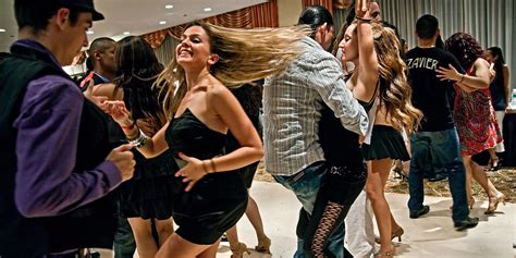 Styles of Salsa Dancing | Toronto Salsa, Kizomba, Bachata, Samba Classes and Dancers