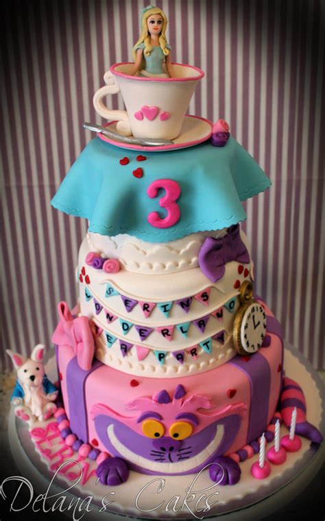 Delana's Cakes: Alice in Wonderland Cake