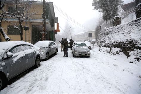 PAKISTAN-MURREE-SNOWFALL