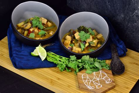 Thai Tom Yam Soup - Vegan and Healthy - Discover Vegan