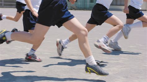 School makes kids run a mile every day and they reap the benefits