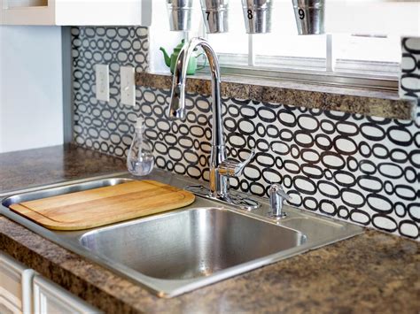 Make a Renter-Friendly, Removable DIY Kitchen Backsplash | HGTV