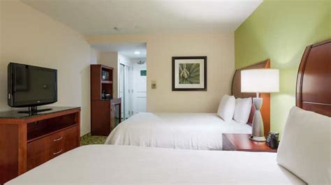 Stay at Our JFK Hotel with Free Airport Shuttle | Hilton Garden Inn