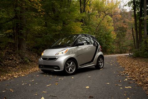 Taking a closer look. #smartcar #fortwo #Fall #Autumn #Foliage | Smart car, Green car, Electric cars