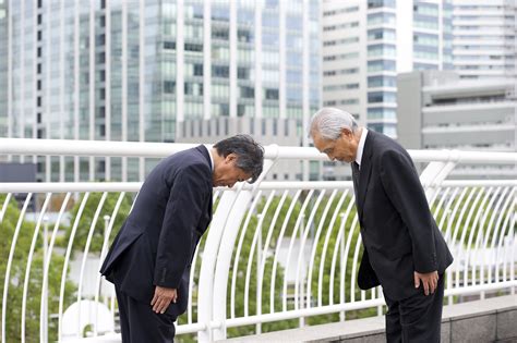 How and When to Bow in Japan: Guide to Bowing Etiquette