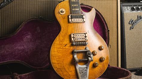 See the moment Joe Bonamassa decides to buy the 'Dirty Burst' 1960 Les ...