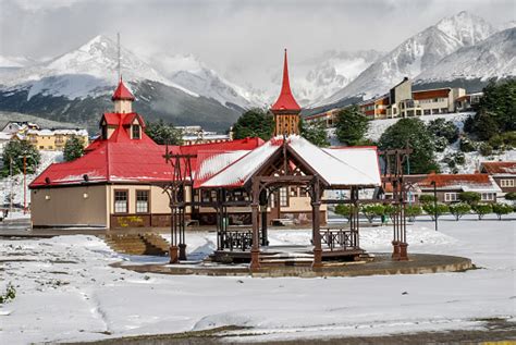 Beban House After A Spring Snowfall Stock Photo - Download Image Now ...