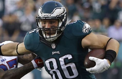 How Zach Ertz's contract fits Eagles' plan (and affects Sam Bradford's ...