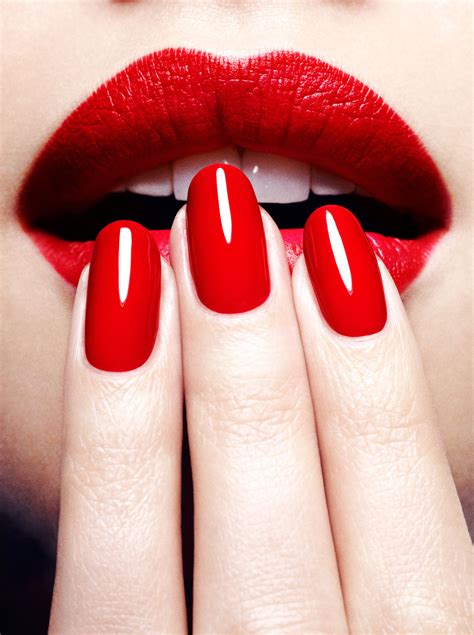 Red lips // red nails | Makeup Looks | Pinterest