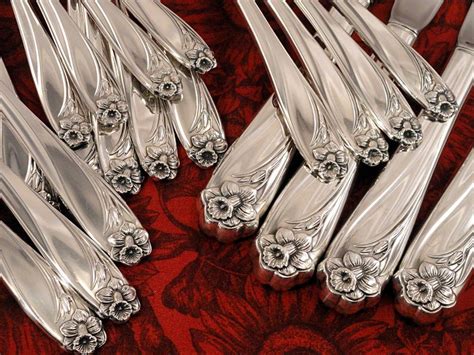 1847 Rogers DAFFODIL Silverware Set Vintage 1950 Silver Plate Flatware ...