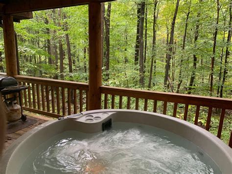 Cabins with Hot Tubs & Nightime Scenery | Mountain Creek Cabin Rentals