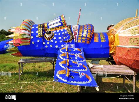 Effigy of Ravana under construction, Dussehra Festival, Surat, Gujarat ...