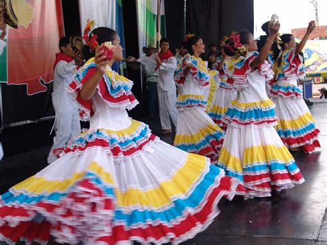 Encuentro Internacional de Folklore 2015 Lima | Trajes tipicos colombianos, Traje de baile ...