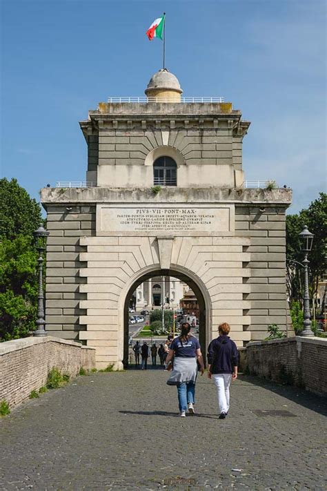 10 Fascinating Facts About Ponte Milvio, Rome’s Love Bridge ...