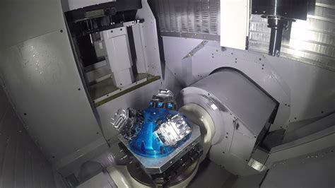 Makino DA300 Vertical Machining Center - YouTube