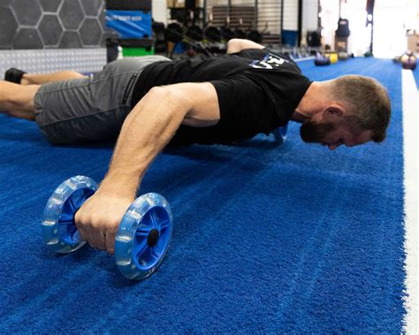 7 Benefits of Training with an Ab Roller | AlphaFit Blog