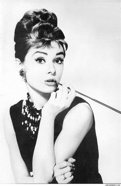 Audrey Hepburn and cigarette holder – Apanache