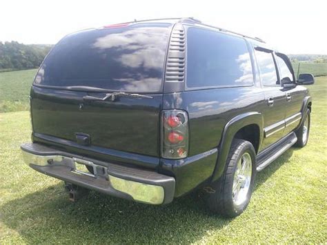 Sell used 02' Chevy Suburban 4x4 in Red Lion, Pennsylvania, United States