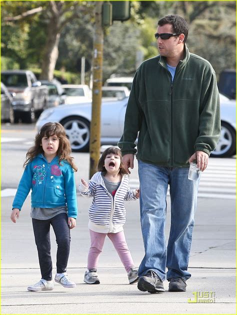 Adam Sandler: Strolling with Sadie & Sunny!: Photo 2509647 | Adam Sandler, Celebrity Babies ...