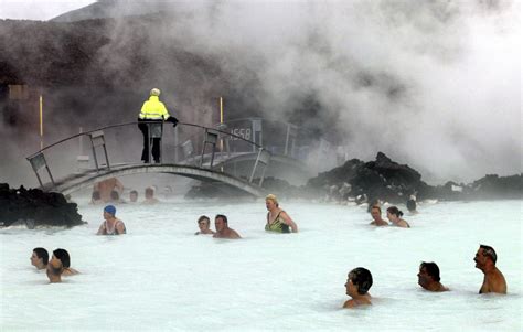 Iceland's Blue Lagoon spa closes temporarily as earthquakes put area on ...