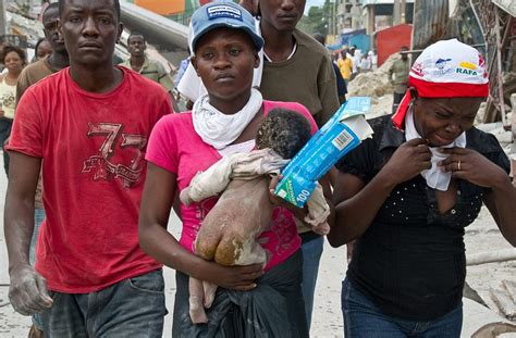 Haiti earthquake in pictures: Shell-shocked survivors roam streets ...